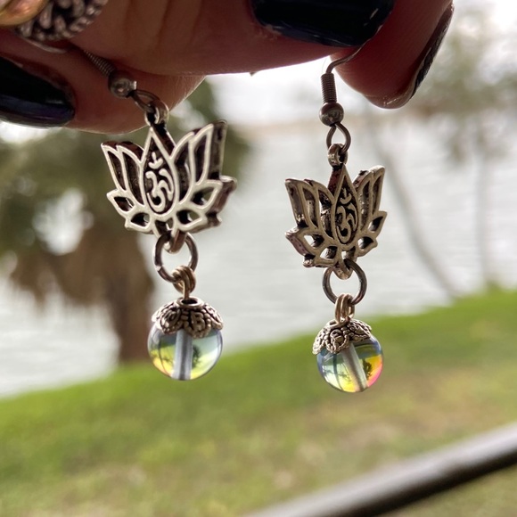 ๐ด SALE ! red dot items are 2 for $25 . Bundle more than 3 and its $10 each ๐ - Picture 6 of 12